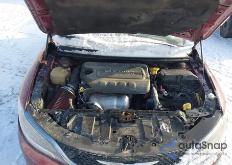 2015 Chrysler 200 Limited z USA, uszkodzony, nr VIN 1C3CCCAB6FN698913